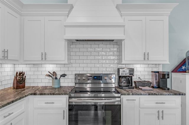 1978 Avenue I, Crystal Beach, TX 77650