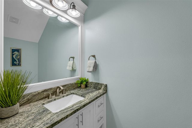 1978 Avenue I, Crystal Beach, TX 77650