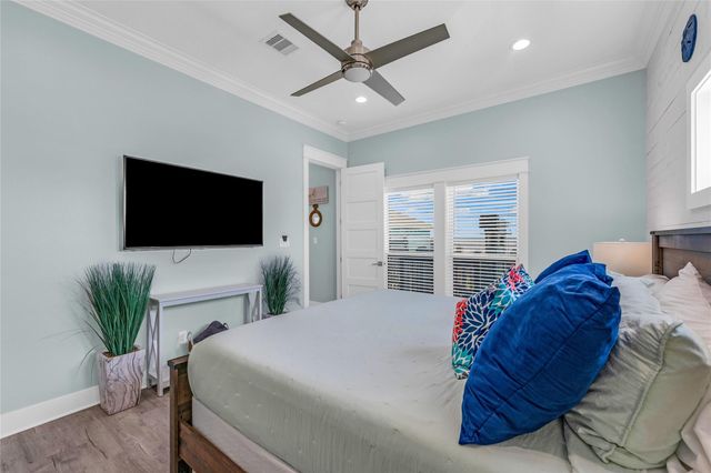 1978 Avenue I, Crystal Beach, TX 77650