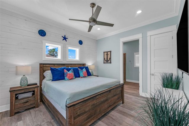 1978 Avenue I, Crystal Beach, TX 77650