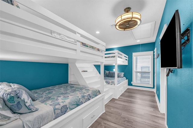 1978 Avenue I, Crystal Beach, TX 77650