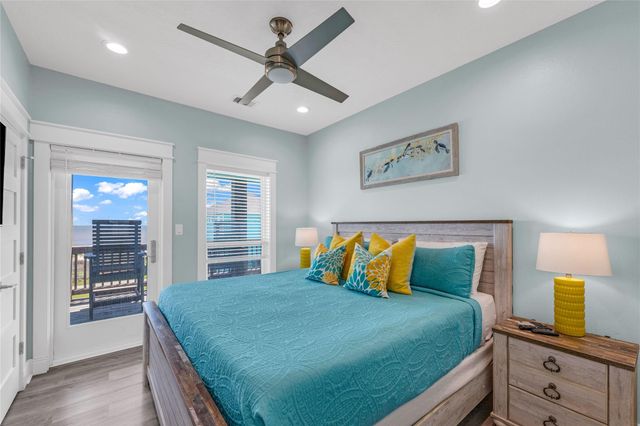 1978 Avenue I, Crystal Beach, TX 77650