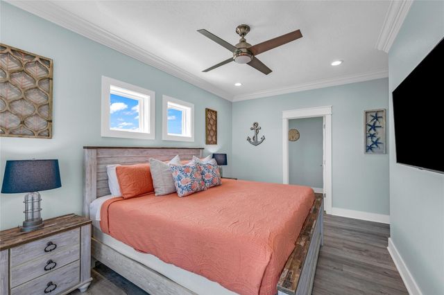 1978 Avenue I, Crystal Beach, TX 77650