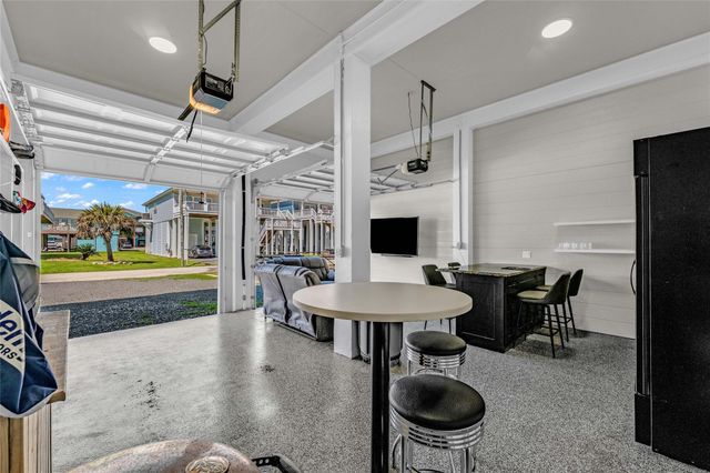 1978 Avenue I, Crystal Beach, TX 77650