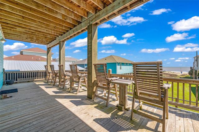 1978 Avenue I, Crystal Beach, TX 77650