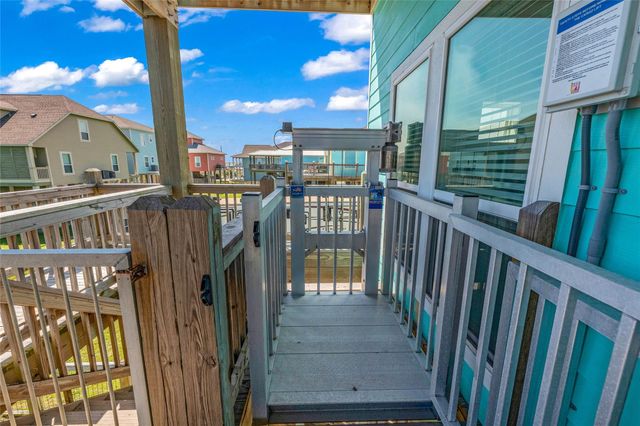 1978 Avenue I, Crystal Beach, TX 77650