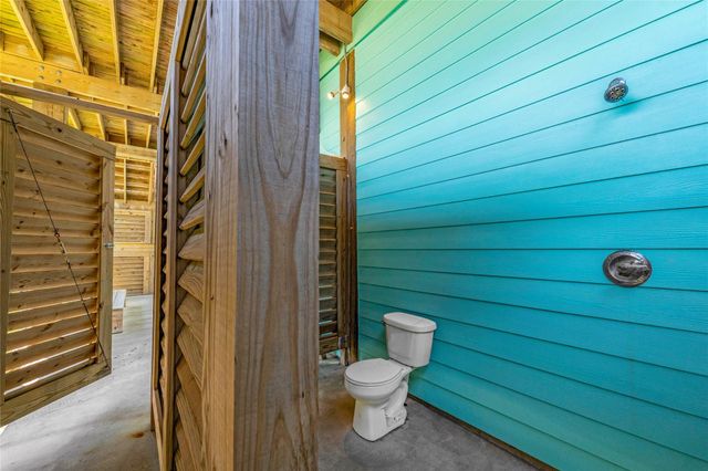 1978 Avenue I, Crystal Beach, TX 77650