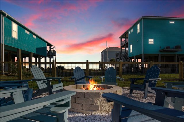 1978 Avenue I, Crystal Beach, TX 77650