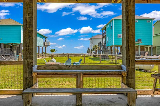 1978 Avenue I, Crystal Beach, TX 77650