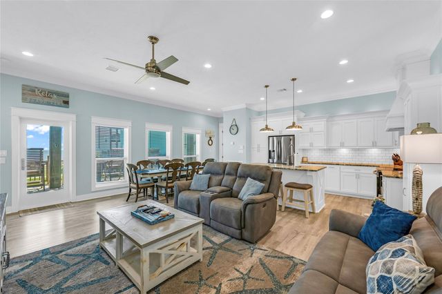 1978 Avenue I, Crystal Beach, TX 77650