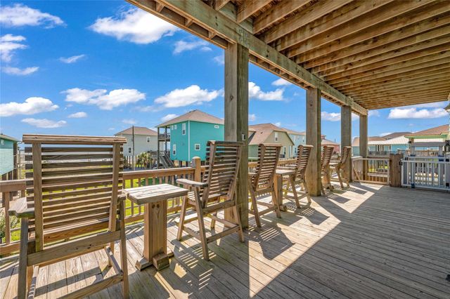 1978 Avenue I, Crystal Beach, TX 77650