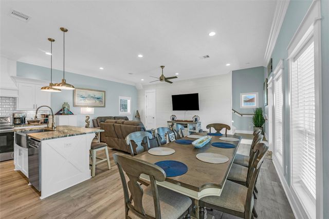 1978 Avenue I, Crystal Beach, TX 77650