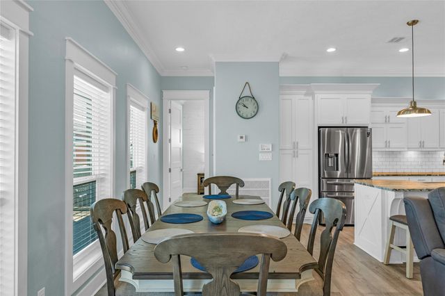 1978 Avenue I, Crystal Beach, TX 77650