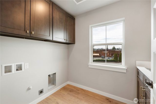 528 Harman Way S, Orting, WA 98360