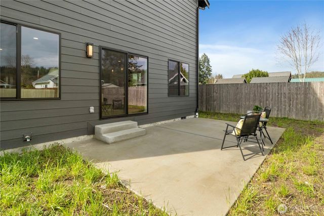 528 Harman Way S, Orting, WA 98360