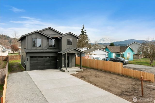 528 Harman Way S, Orting, WA 98360