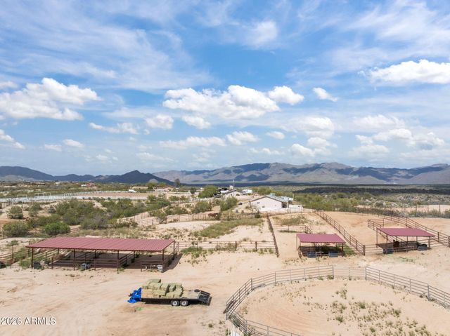 21800 W Hawkeye Road, Congress, AZ 85332