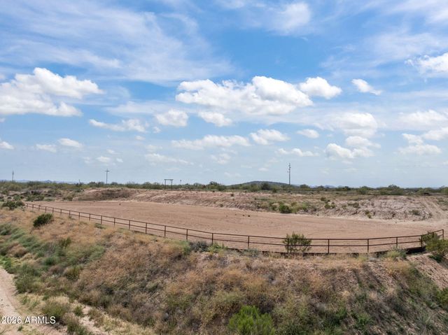 21800 W Hawkeye Road, Congress, AZ 85332