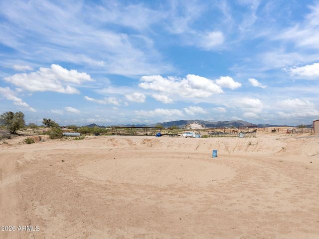 21800 W Hawkeye Road, Congress, AZ 85332