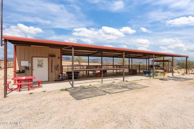 21800 W Hawkeye Road, Congress, AZ 85332