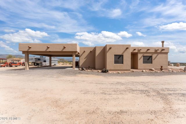 21800 W Hawkeye Road, Congress, AZ 85332