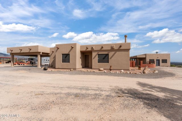 21800 W Hawkeye Road, Congress, AZ 85332