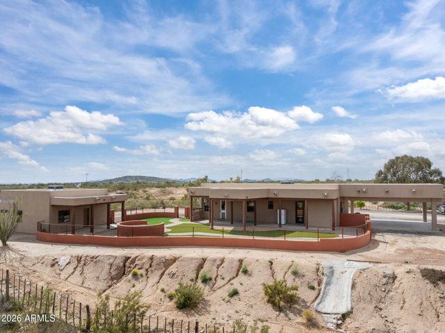 21800 W Hawkeye Road, Congress, AZ 85332