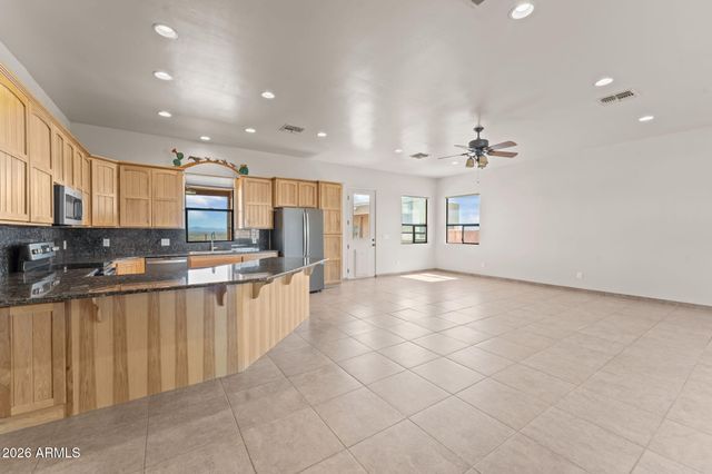 21800 W Hawkeye Road, Congress, AZ 85332