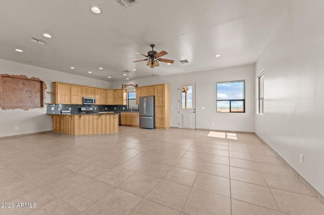 21800 W Hawkeye Road, Congress, AZ 85332