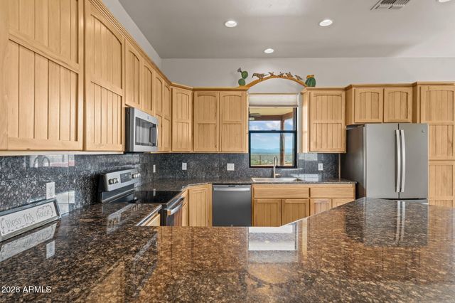 21800 W Hawkeye Road, Congress, AZ 85332