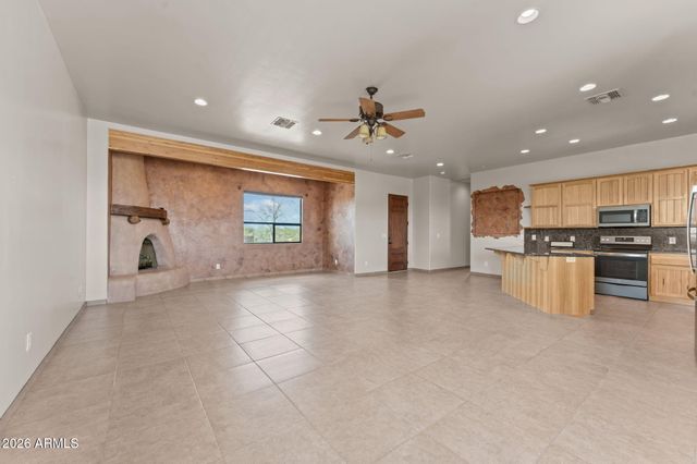 21800 W Hawkeye Road, Congress, AZ 85332