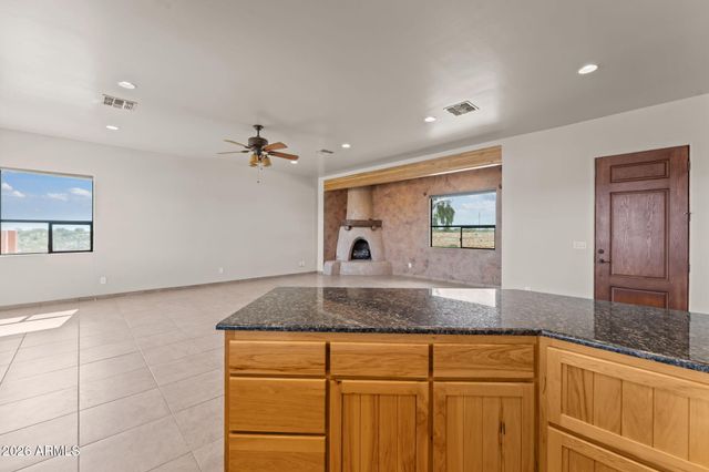 21800 W Hawkeye Road, Congress, AZ 85332