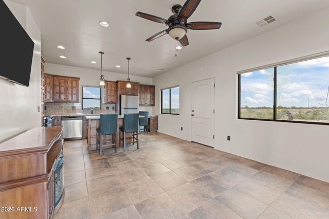 21800 W Hawkeye Road, Congress, AZ 85332