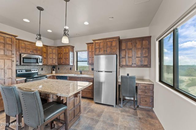 21800 W Hawkeye Road, Congress, AZ 85332