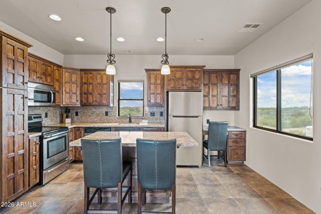 21800 W Hawkeye Road, Congress, AZ 85332