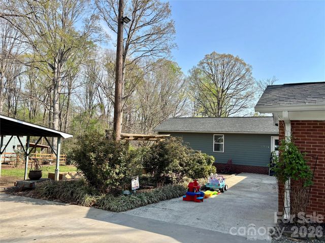 109 Green Acres Road, Mount Holly, NC 28120
