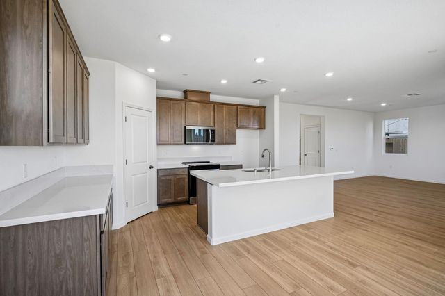 2612 Coopers Hawk Ln, Modesto, CA 95357