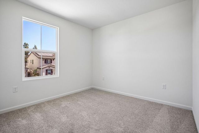 2612 Coopers Hawk Ln, Modesto, CA 95357