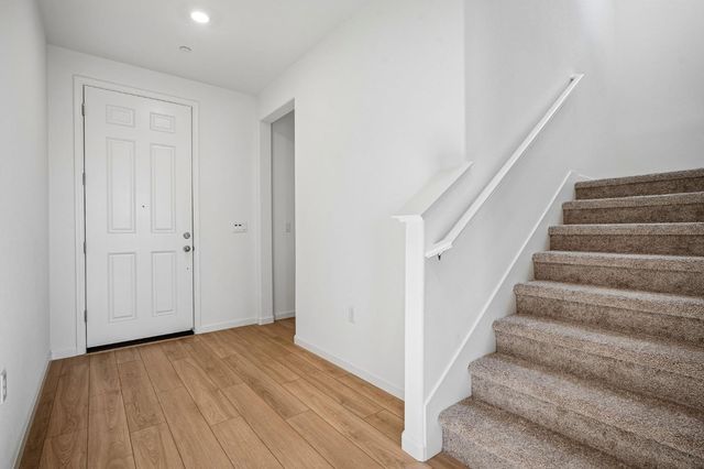 2612 Coopers Hawk Ln, Modesto, CA 95357