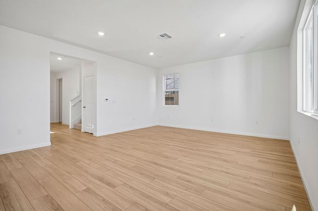 2612 Coopers Hawk Ln, Modesto, CA 95357