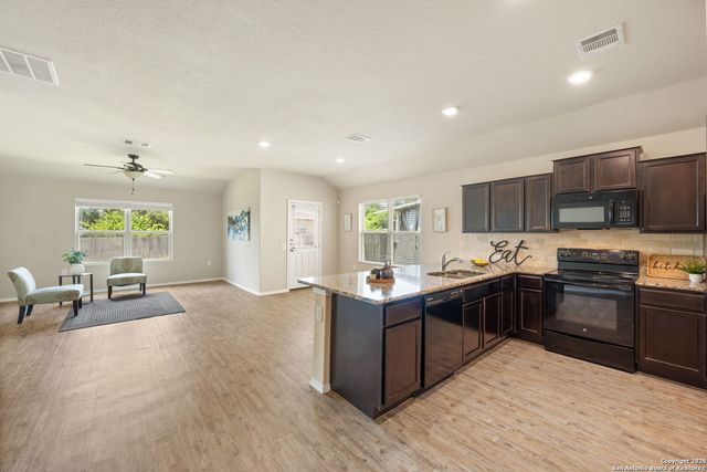 7115 Azalea Sq, San Antonio, TX 78218