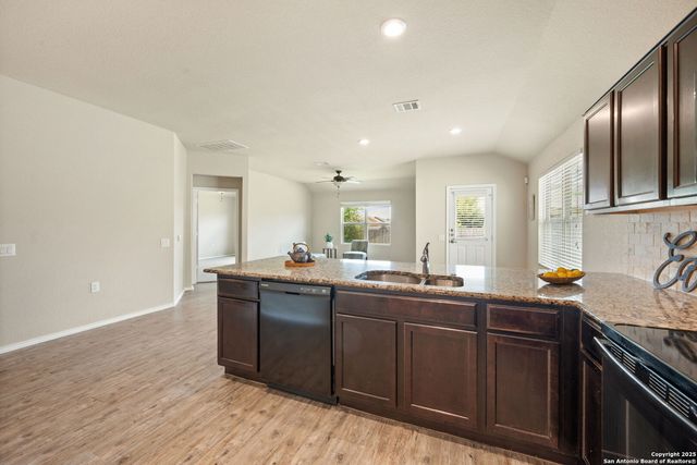 7115 Azalea Sq, San Antonio, TX 78218