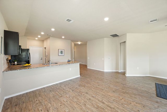 7115 Azalea Sq, San Antonio, TX 78218