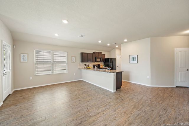 7115 Azalea Sq, San Antonio, TX 78218
