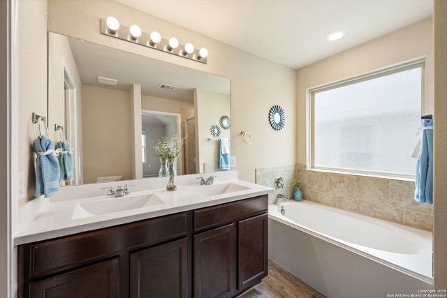 7115 Azalea Sq, San Antonio, TX 78218