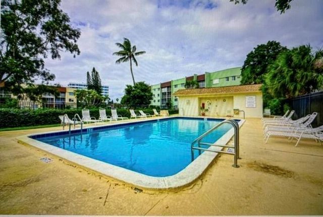 1700 Embassy Drive 105, West Palm Beach, FL 33401