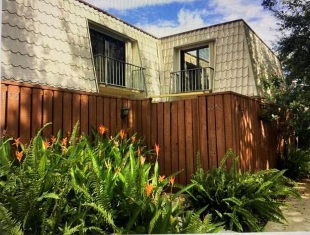 1700 Embassy Drive 105, West Palm Beach, FL 33401