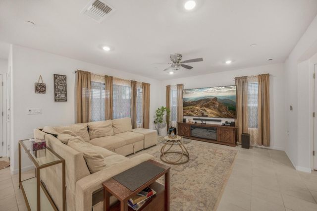 6648 E Washington Avenue, Fresno, CA 93727