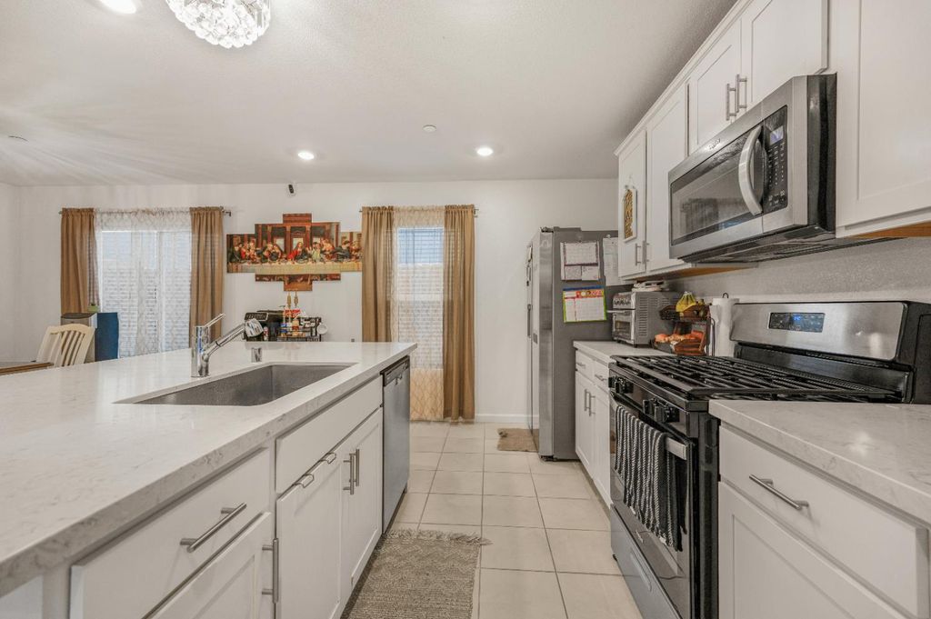 Image 11 of property listing at 6648 E Washington Avenue, Fresno, CA 93727