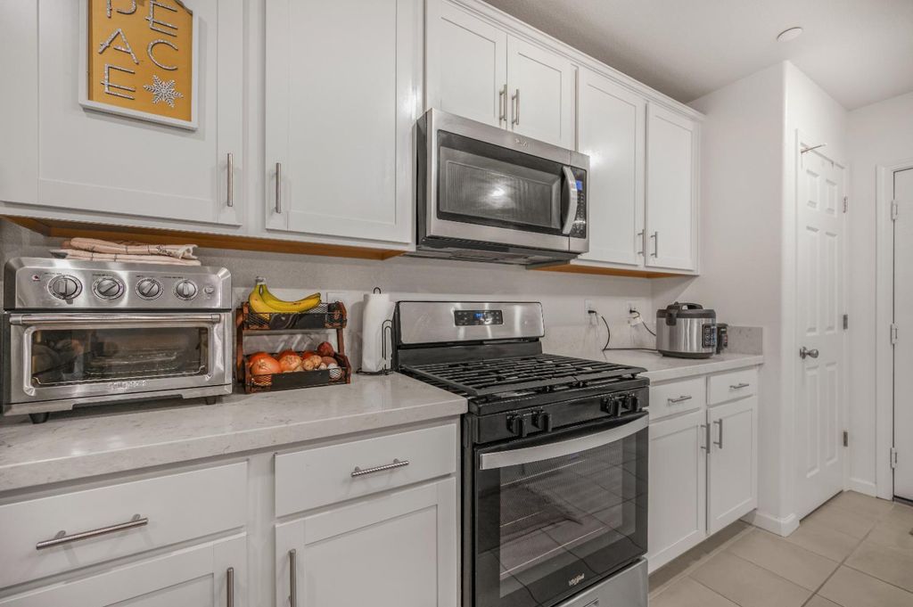 Image 12 of property listing at 6648 E Washington Avenue, Fresno, CA 93727